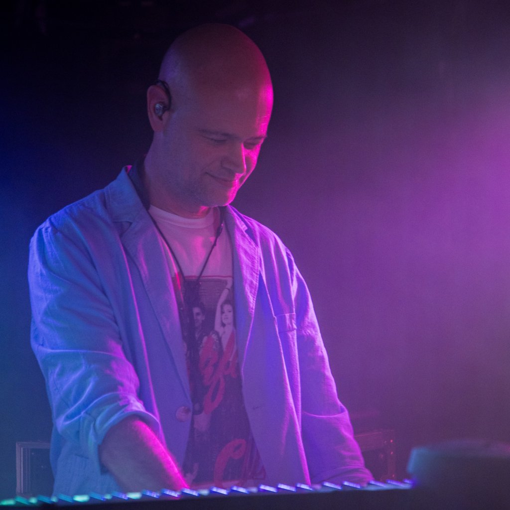 Simon - The Guilty Pleasures House Band.